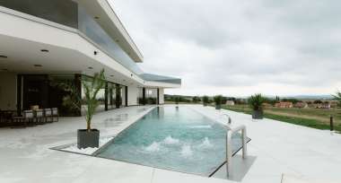 Bazén délky 28m s brouzdalištěm