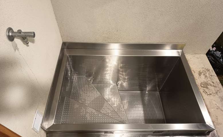 Nerezový ochlazovací bazének s přepadem